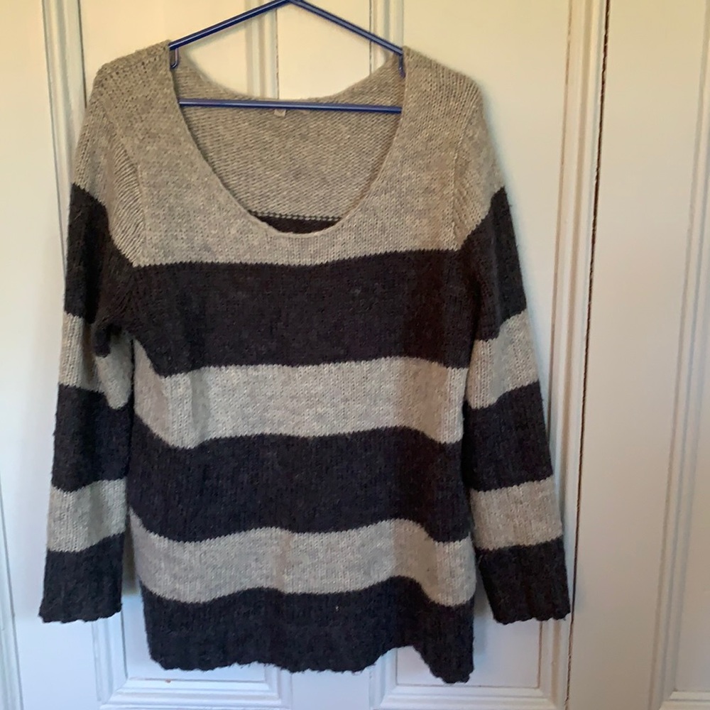 Gap sweater
